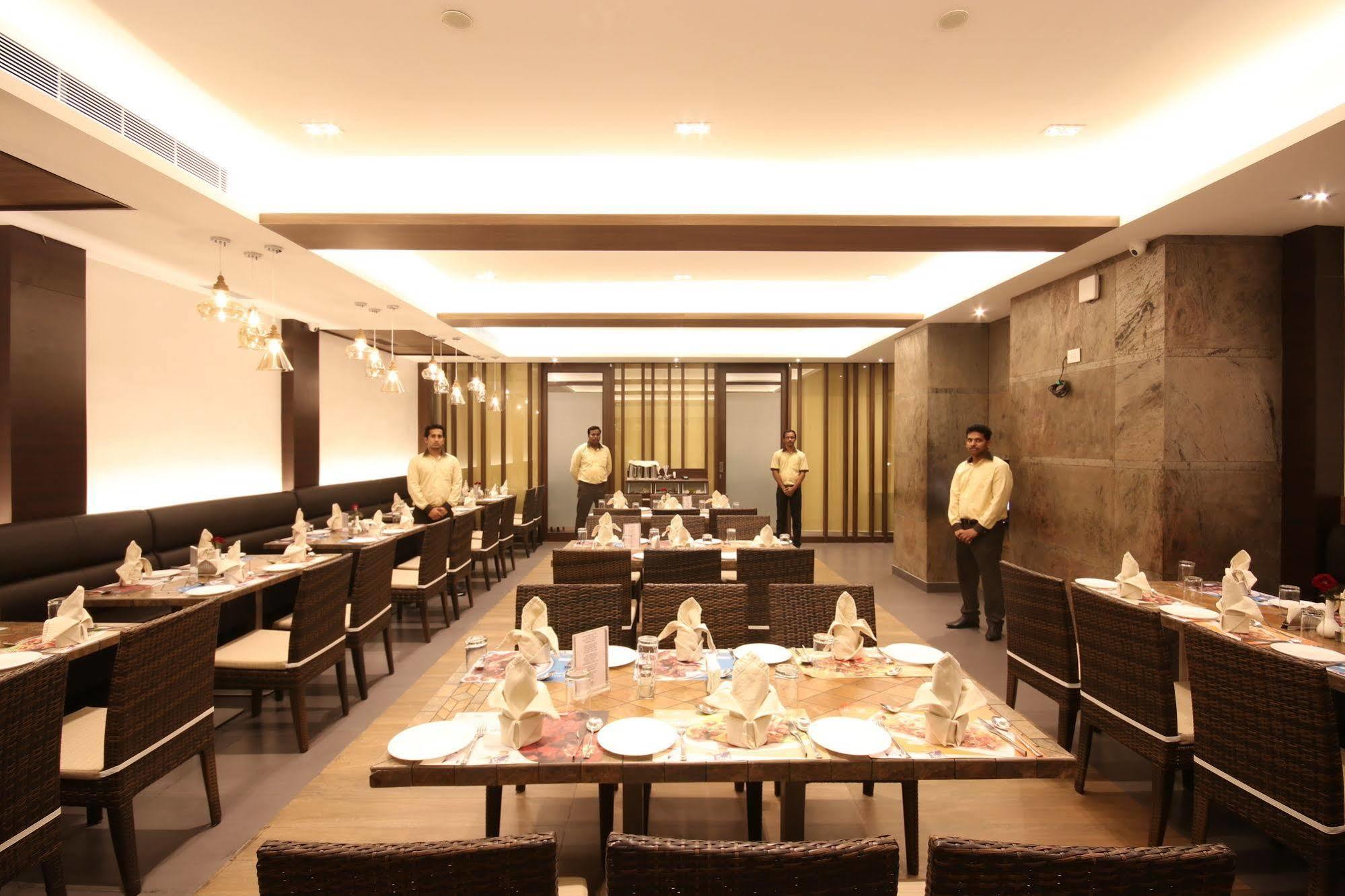 Khanna Fiesta Vellore Extérieur photo